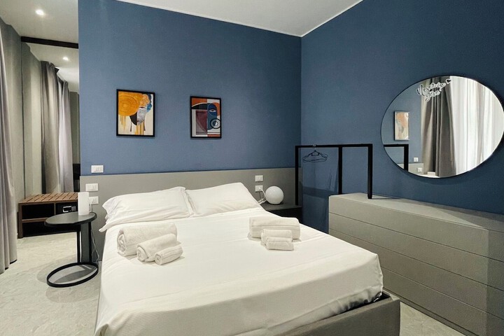 Room 8 of 9