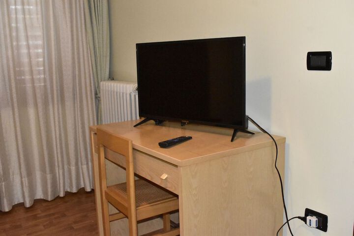 Room 8 of 85