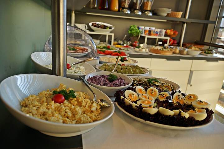 Breakfast/Coffee Service 103 of 128