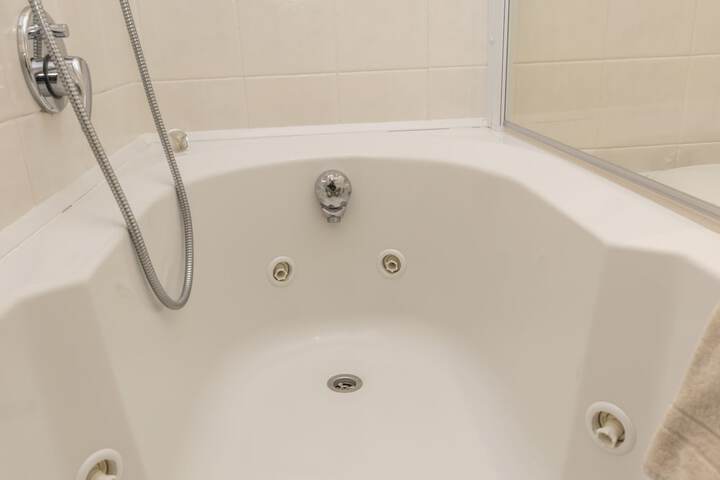 Hot Tub 26 of 42