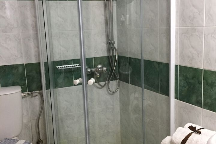 Room 75 of 103