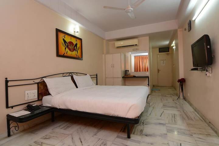 Room 2 of 5