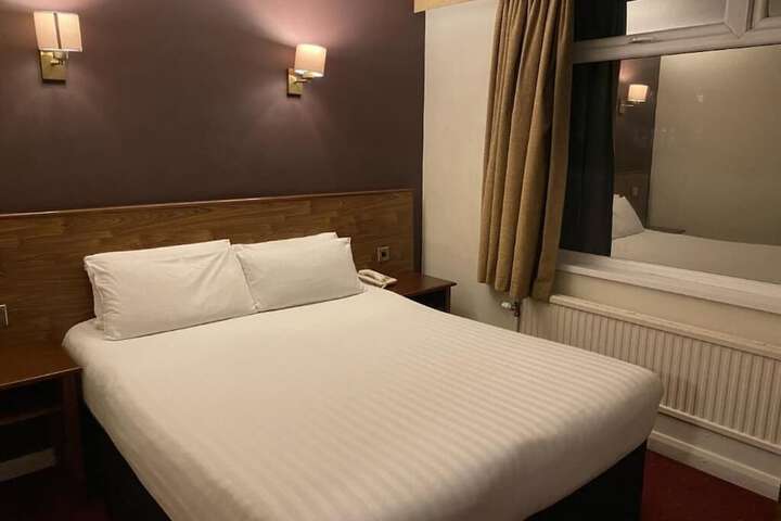 Room 15 of 33
