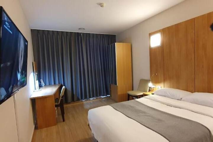 Room 10 of 52