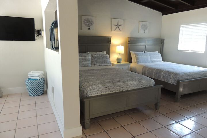 Room 32 of 82