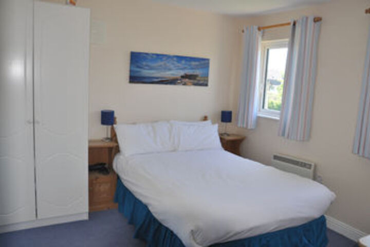 Room 4 of 16