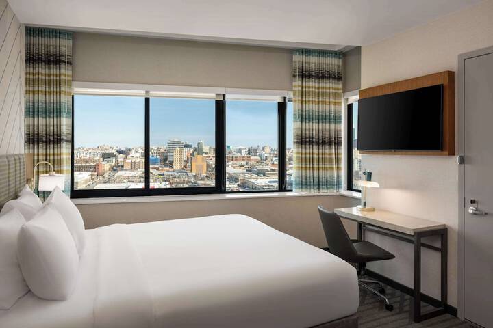 Room 10 of 30