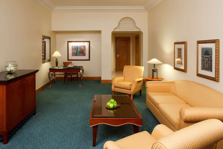 Room 33 of 85
