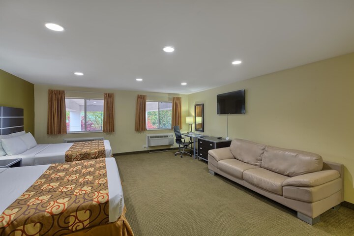 Accessible 1 Queen Bed (14 of 14)