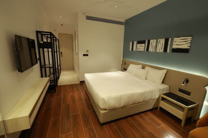 Room 5 of 14