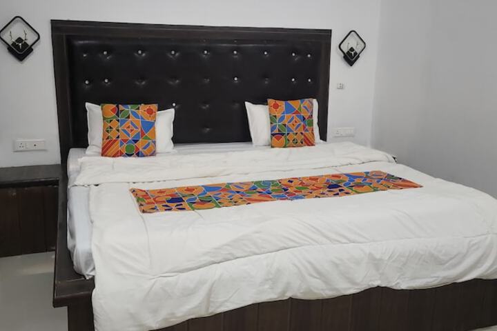 Room 6 of 24
