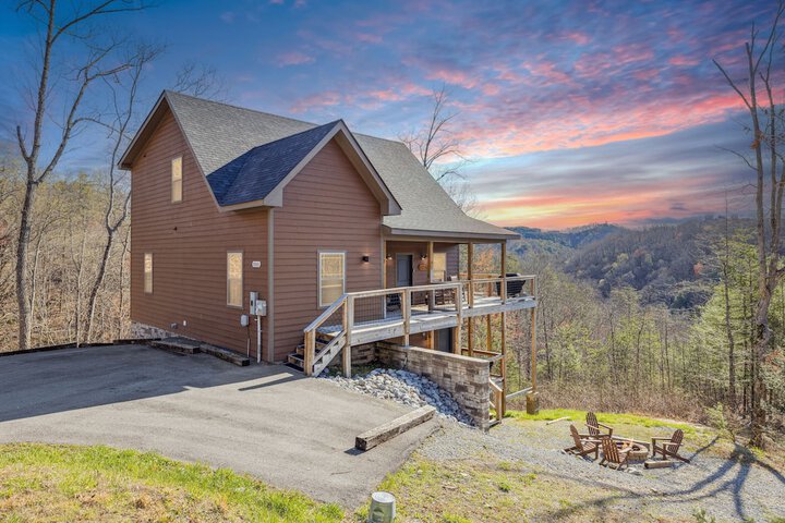 Wild Heart Lodge 4 Bedroom Cabin in Sevierville, TN