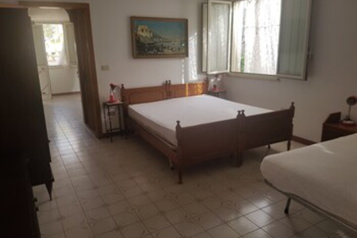 Room 26 of 32