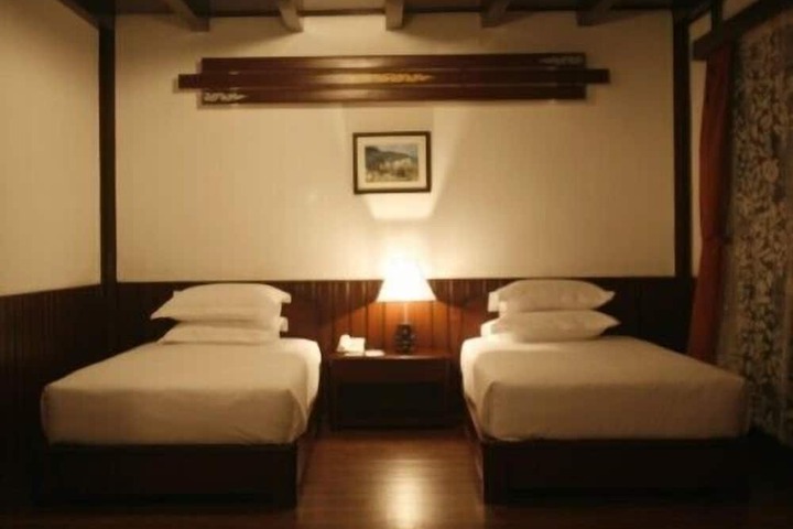 Room 9 of 37