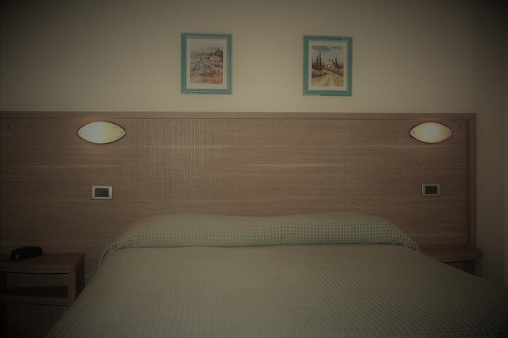 Room 10 of 119