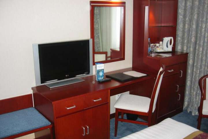 Room 17 of 41