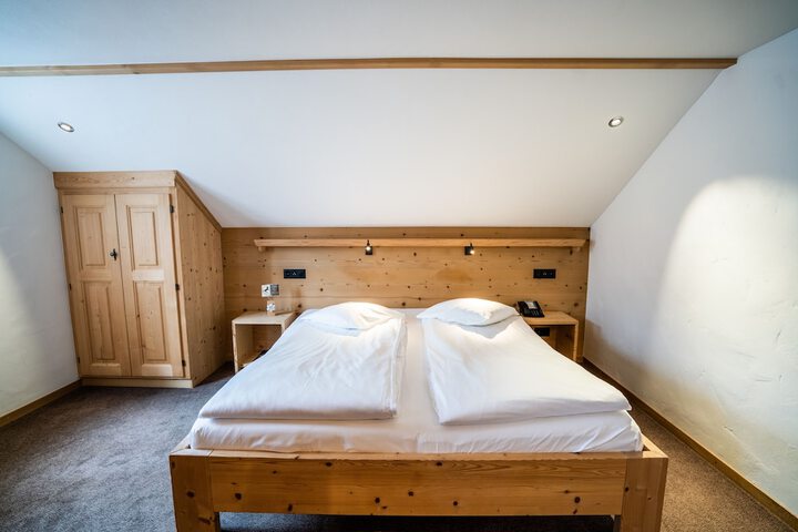 Room 21 of 33