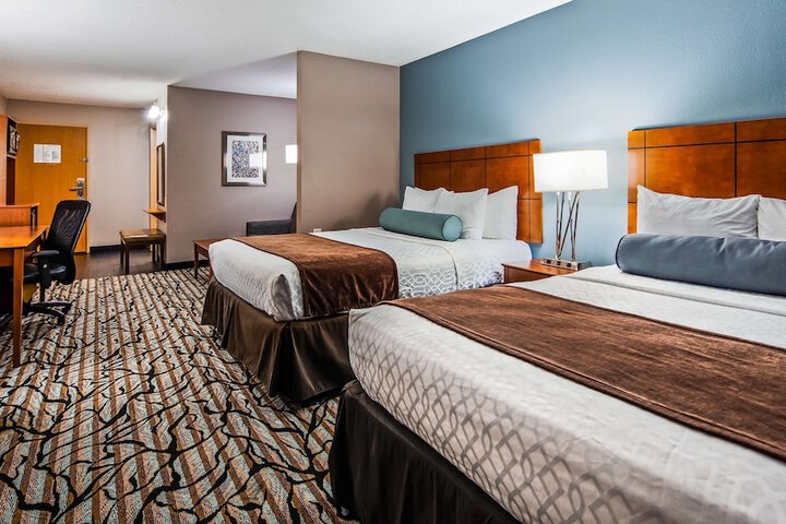 Suite 2 Queen Beds Sofa Bed Microwave and Refrigerator Full Breakfast (16 of 59)