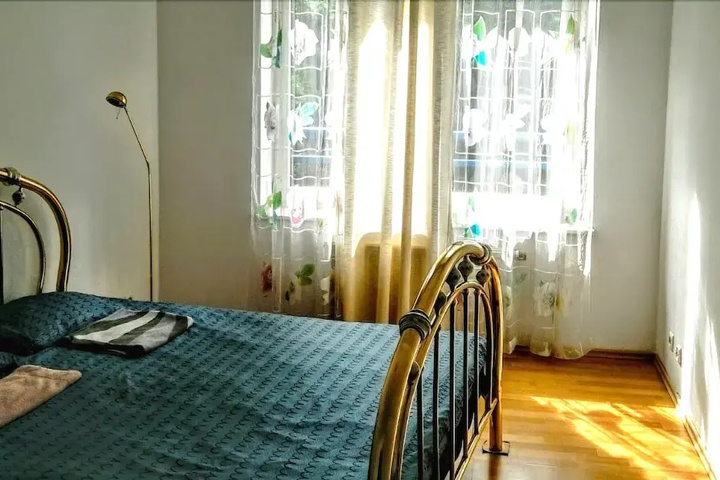 Room 5 of 8
