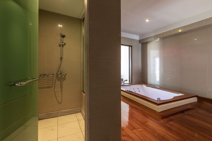 Room 29 of 74