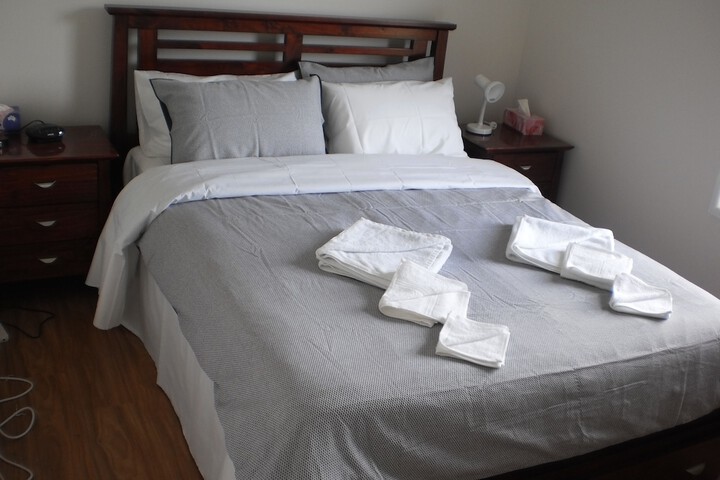 Room 2 of 10