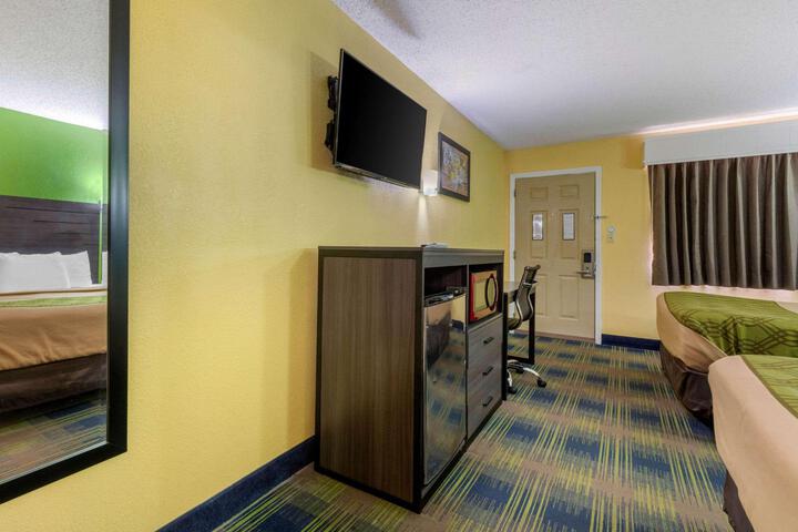2 Queen Beds (4 of 9)