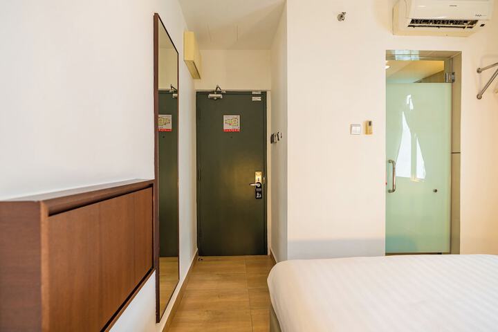 Room 12 of 40