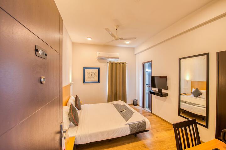 Room 4 of 18