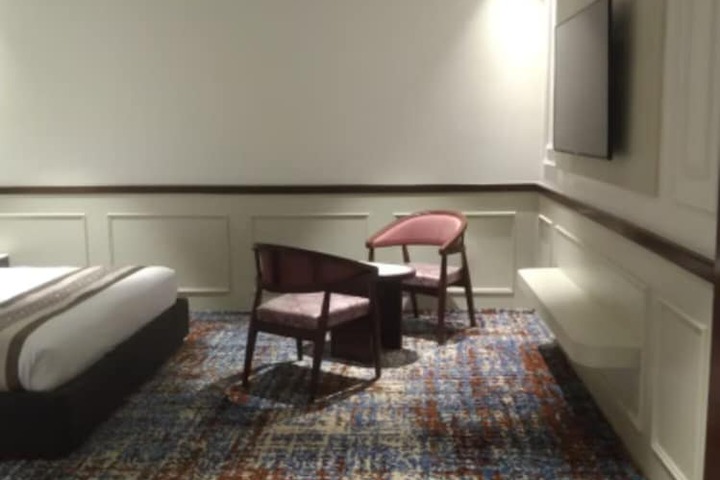 Room 21 of 38