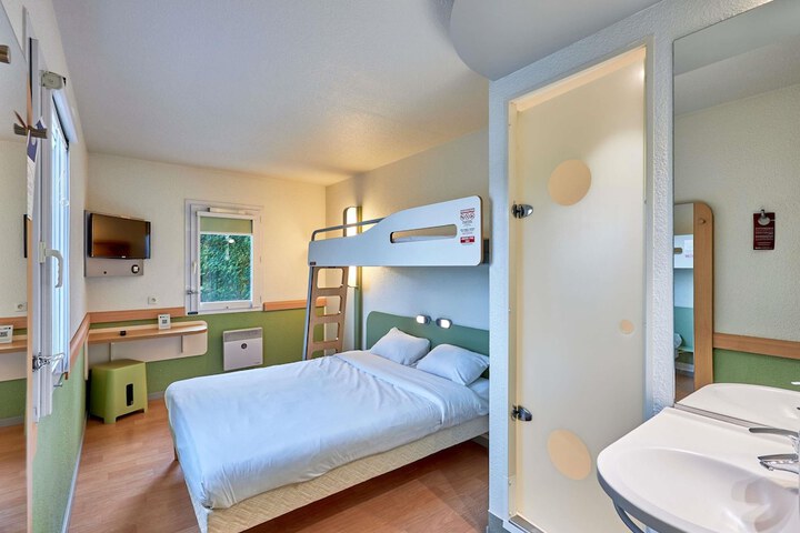 Room 9 of 61
