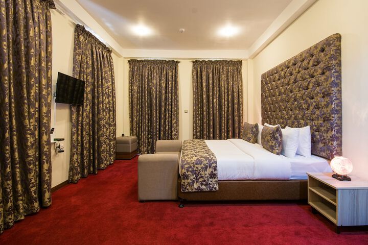 Room 34 of 85