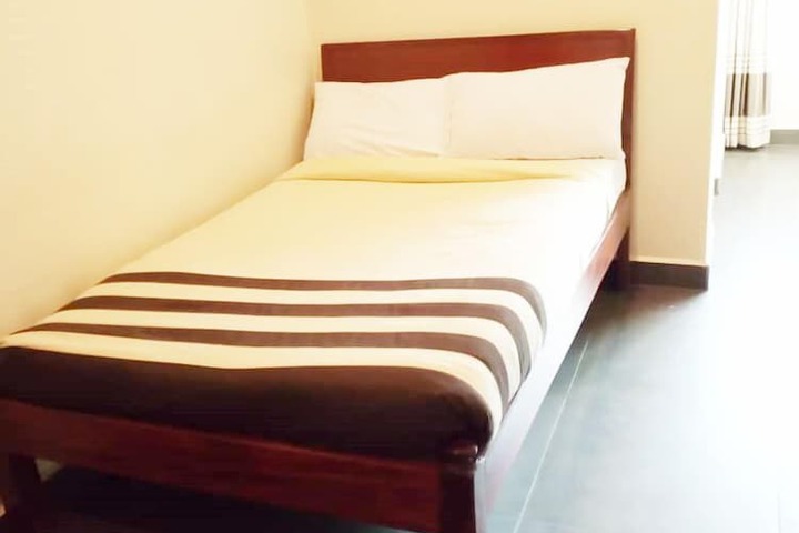 Room 13 of 32