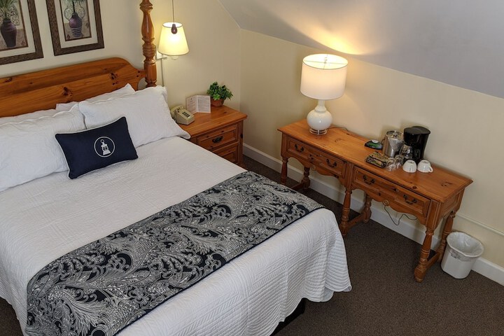 Room 4 of 36