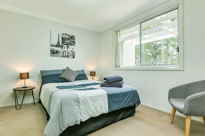 Room 4 of 16