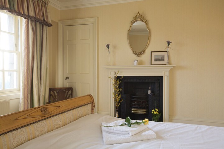 Room 2 of 64