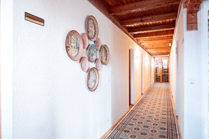 Ballroom/Hall 89 of 132