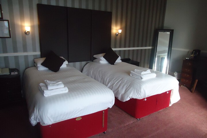 Room 3 of 63