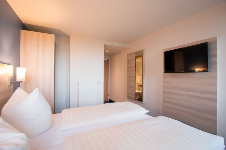 Room 5 of 40