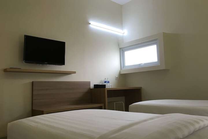 Room 10 of 34