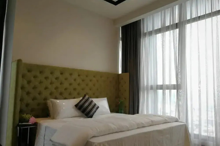 Room 4 of 27