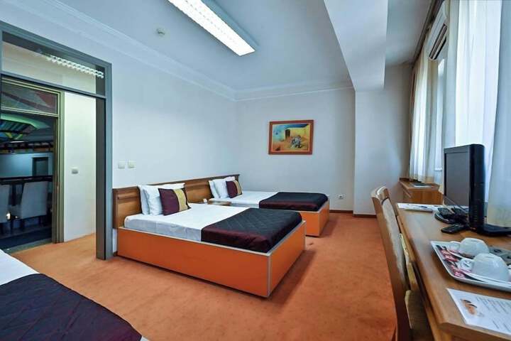 Room 46 of 93