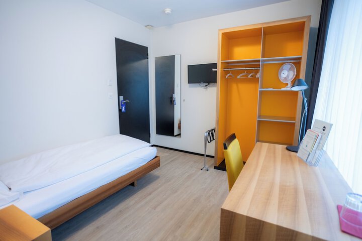 Room 14 of 41