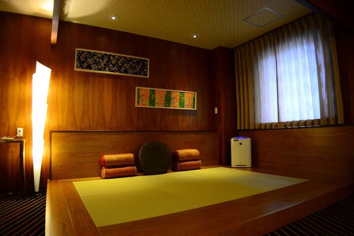 Room 13 of 44