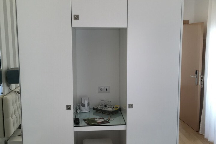 Room 25 of 48