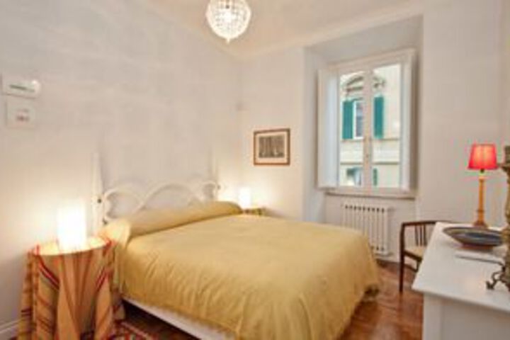 Room 4 of 12