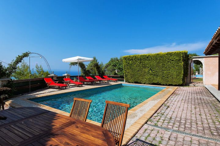 Pool 113 of 182