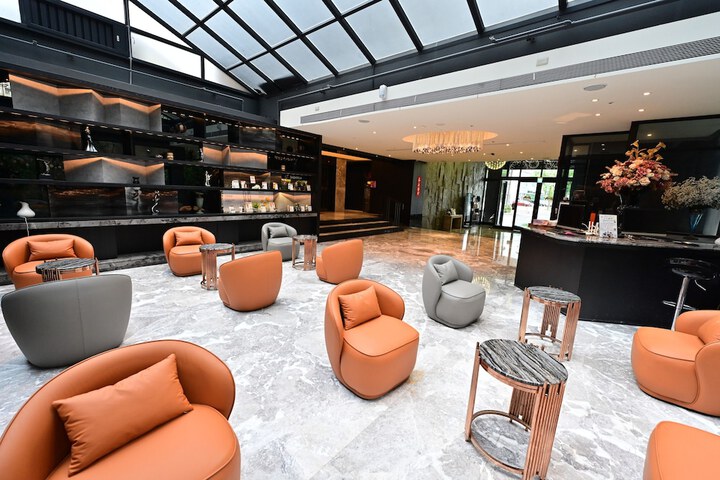 Hotel Interior 4 of 37