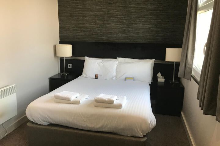 Room 10 of 29