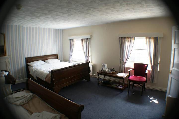 Room 16 of 28
