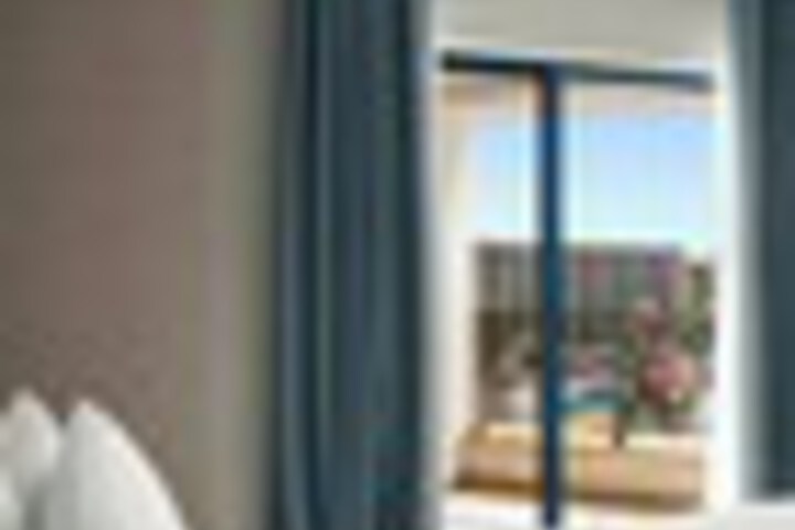 Room 32 of 204